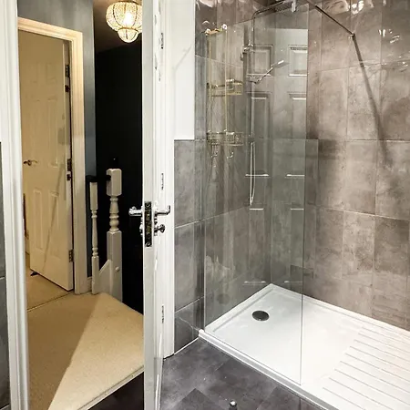 Modern Ensuite In Durham City Exterior photo